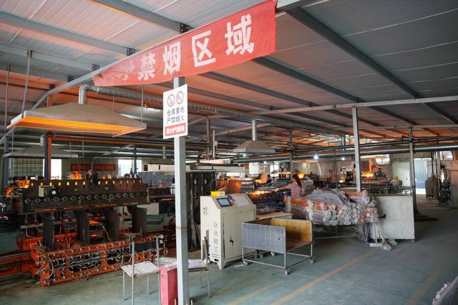 Cangzhou Yinuo Glass Products Co., Ltd. manufacturer production line