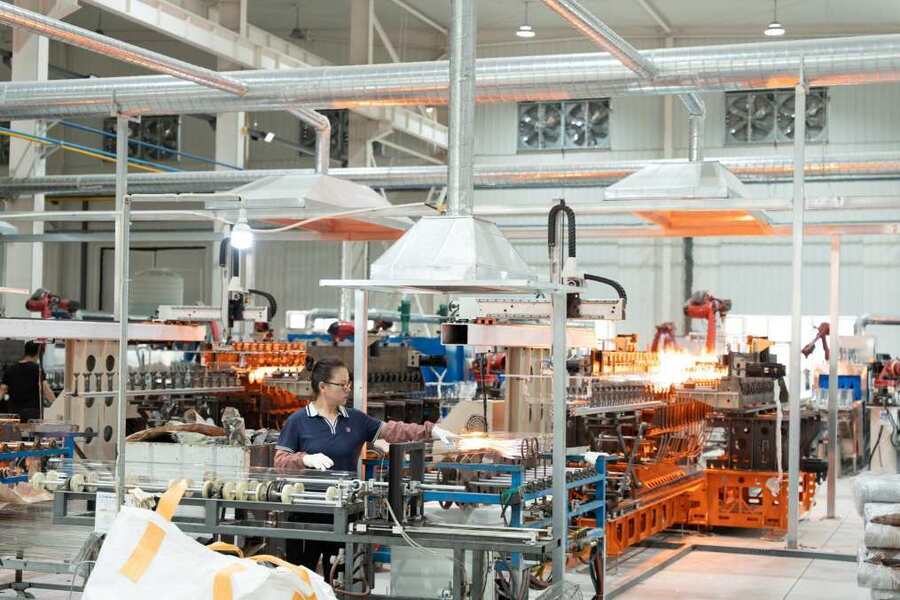 Cangzhou Yinuo Glass Products Co., Ltd. manufacturer production line